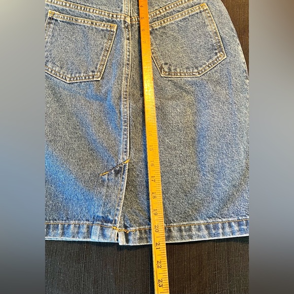 VINTAGE~  (8) Calvin Klein ,Stone Wash Denim, Pencil Skirt, made in USA - Picture 8 of 9